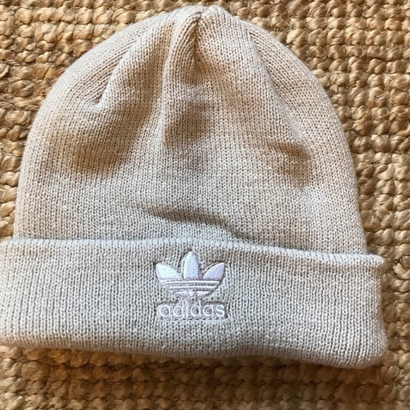 ADIDAS knitted winter hat toque cream colour one size. - Picture 2 of 5
